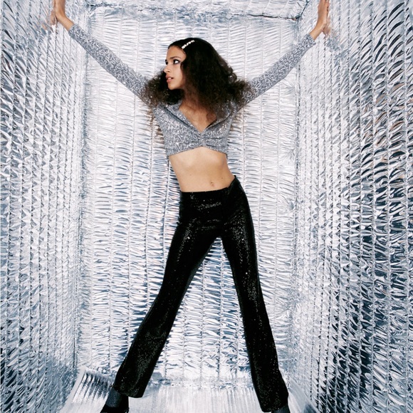 *NWOT*  Sequin Knotted Top - Picture 4 of 6